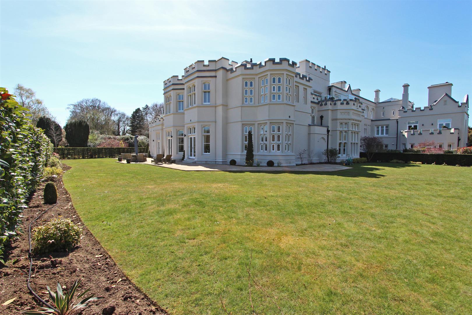 Property Image 860f70bb-f1b6-49c5-ac27-b40104d75a9e
