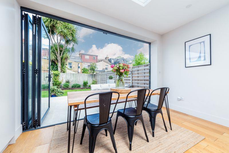 Property Image 86225c87-4e73-42f7-8b4d-27e71f78743f