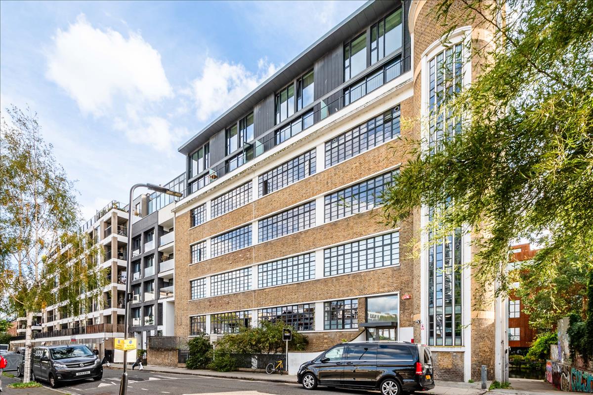 De Beauvoir commercial unit 