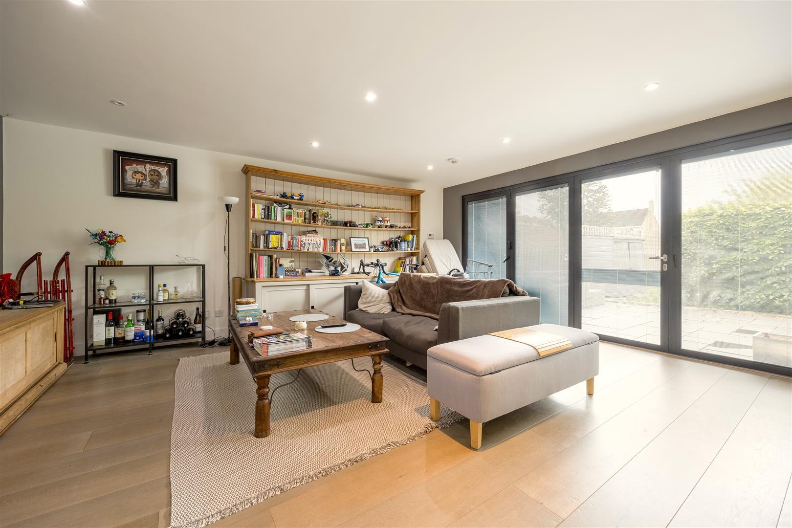 Property Image 86d75798-1003-4b67-9cd4-540a1850ca9b