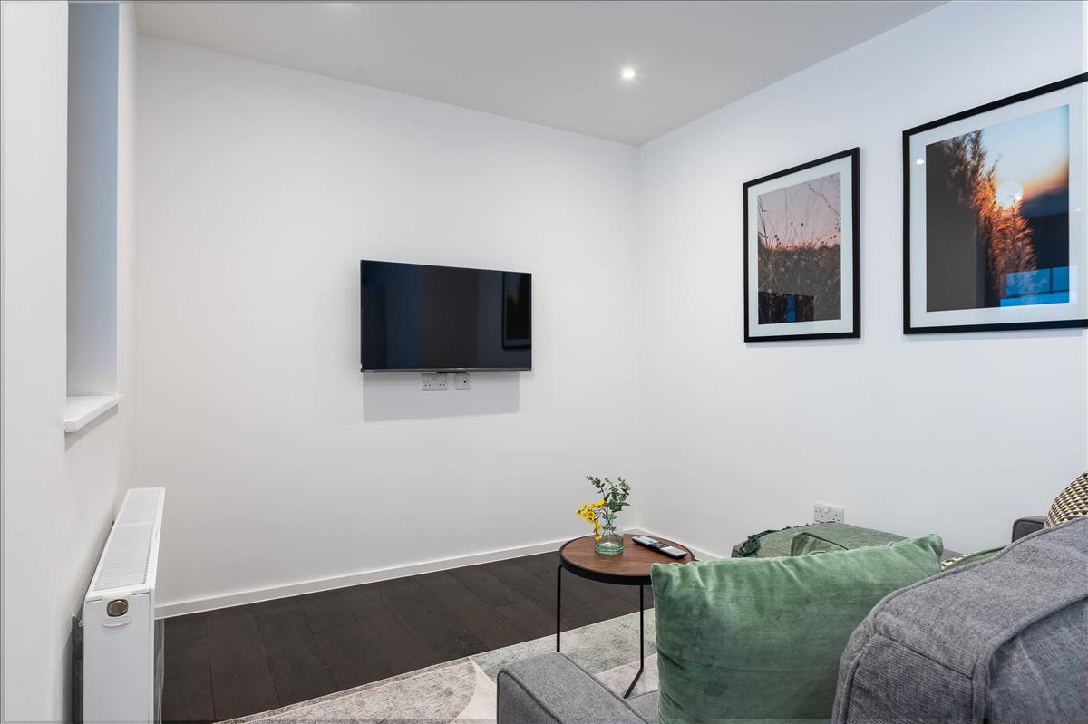 Property Image 87401a50-6c46-43e9-a23b-c21a5e84b406