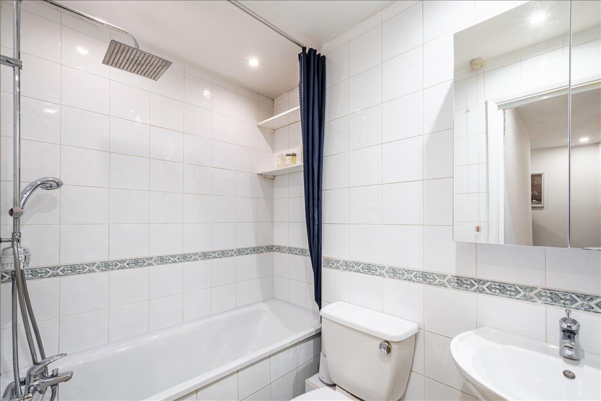 2-bed flat for sale on Leigh Street, Bloomsbury, Camden, WC1H