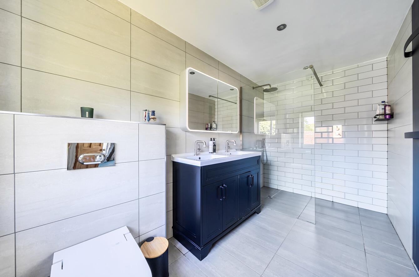Property Image 877cd9fa-23f8-41ee-9a01-7e15eee51edf