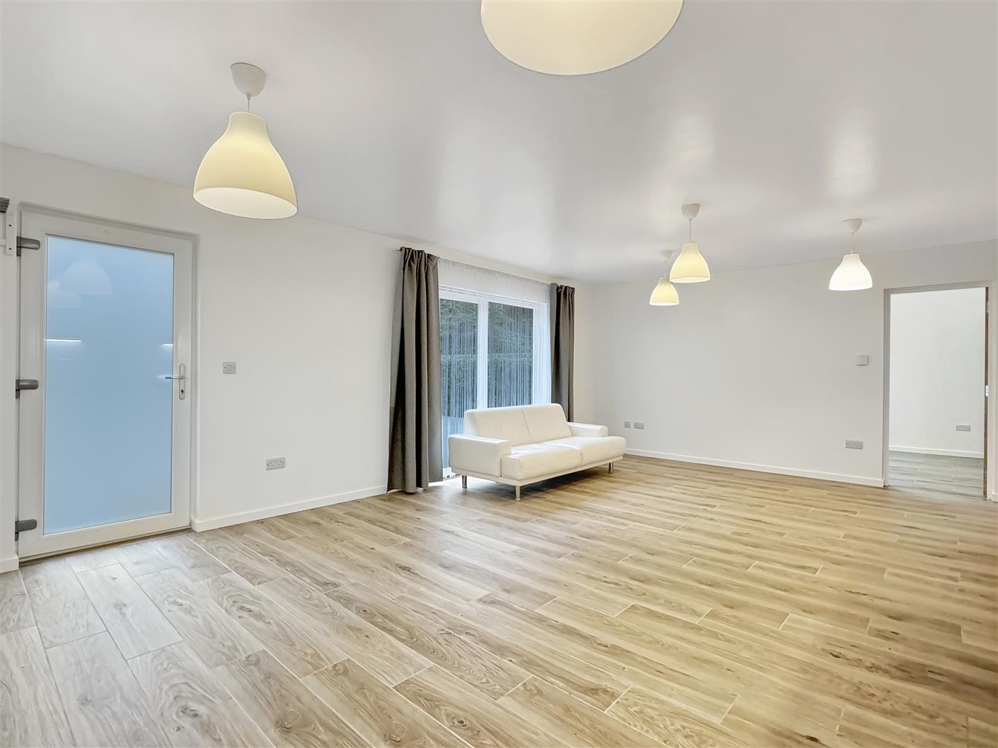 Property Image 87d1080a-db18-419a-85b4-a55fa42e1c4a