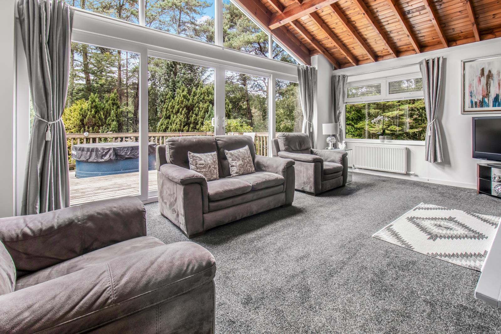 Property Image 87ef01d6-e046-427b-8f5c-c4e10f879a75