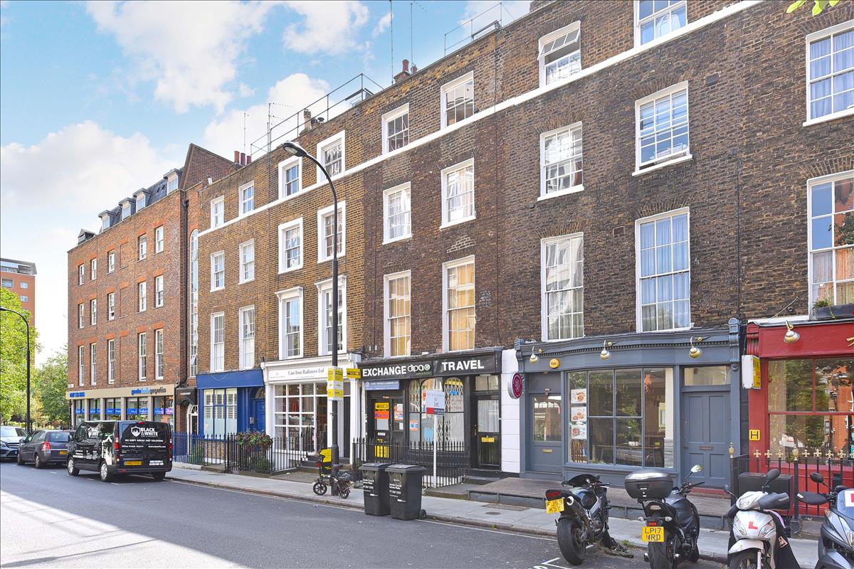 2-bedroom flat for sale in Queen Alexandra Mansions, WC1H. Shops amenities