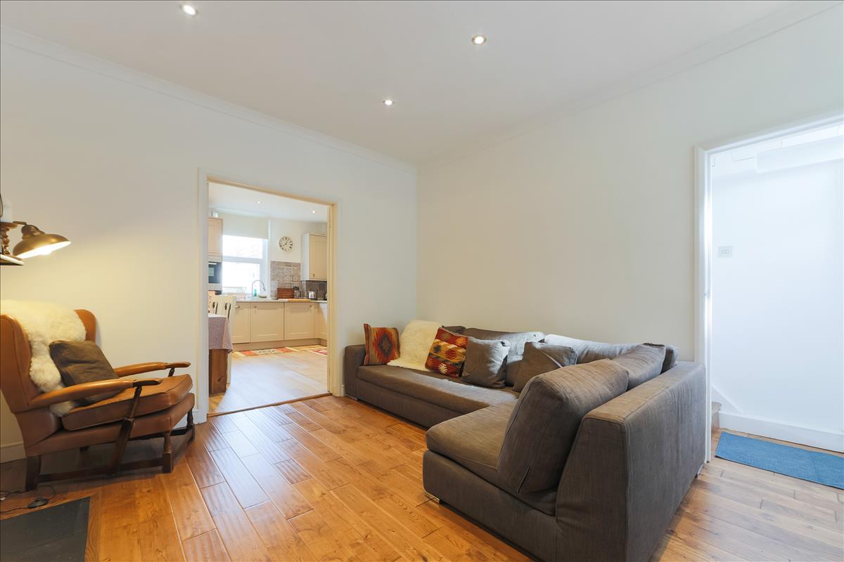 Property Image 881b3db3-9c3e-4916-a811-42c8045bba3d