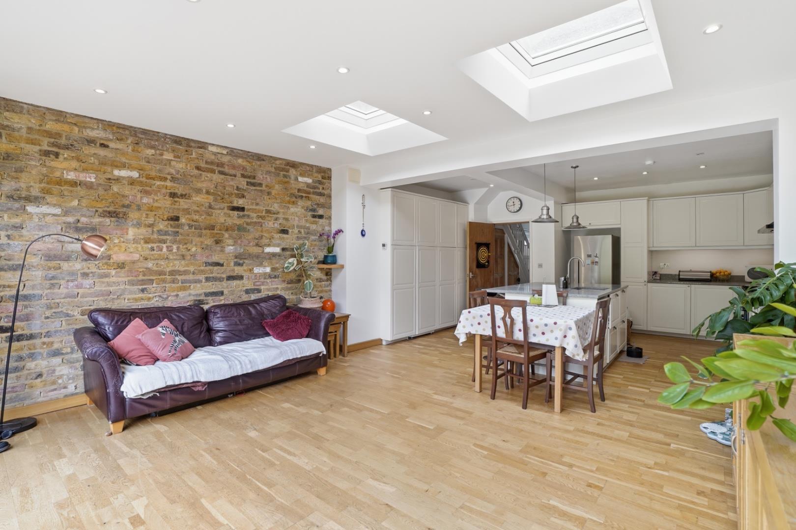 Property Image 883e4f4b-aee1-41b2-a1e4-44a56345f4c4
