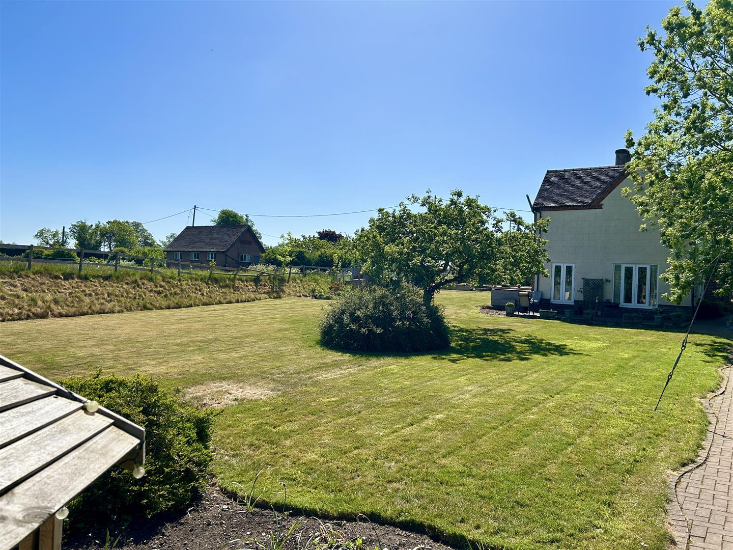 Property Image 8842c539-0abb-4d45-92e7-7e882c5be245