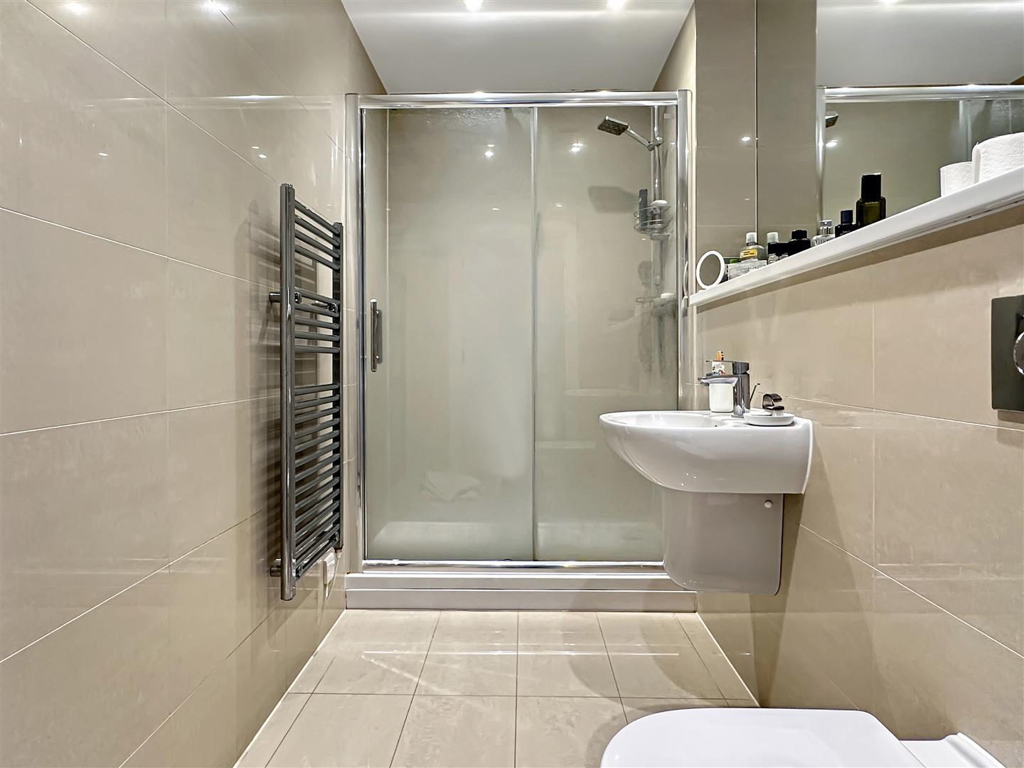 Property Image 889ae6e5-99c2-47f3-a386-17d061ab3564