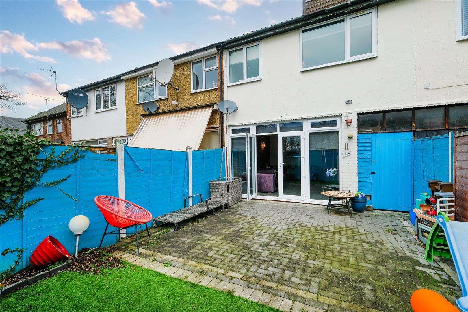 Property Image 88c03139-a43f-402f-9249-2993a6c56db3