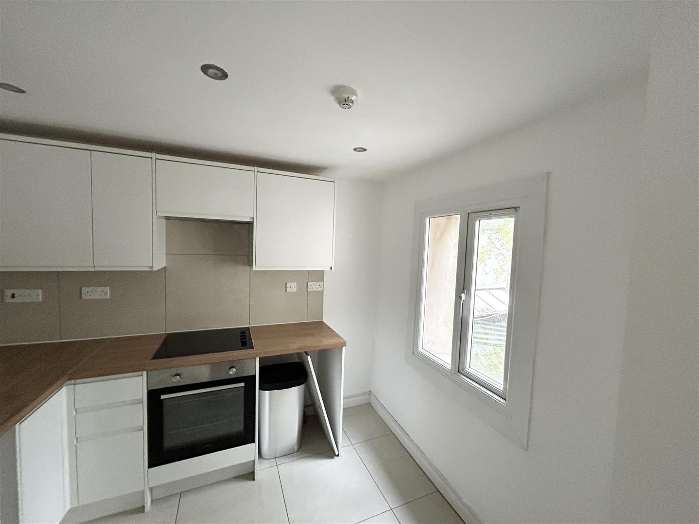 Property Image 88e52a68-0154-41d0-8a72-bb7894f3dd12