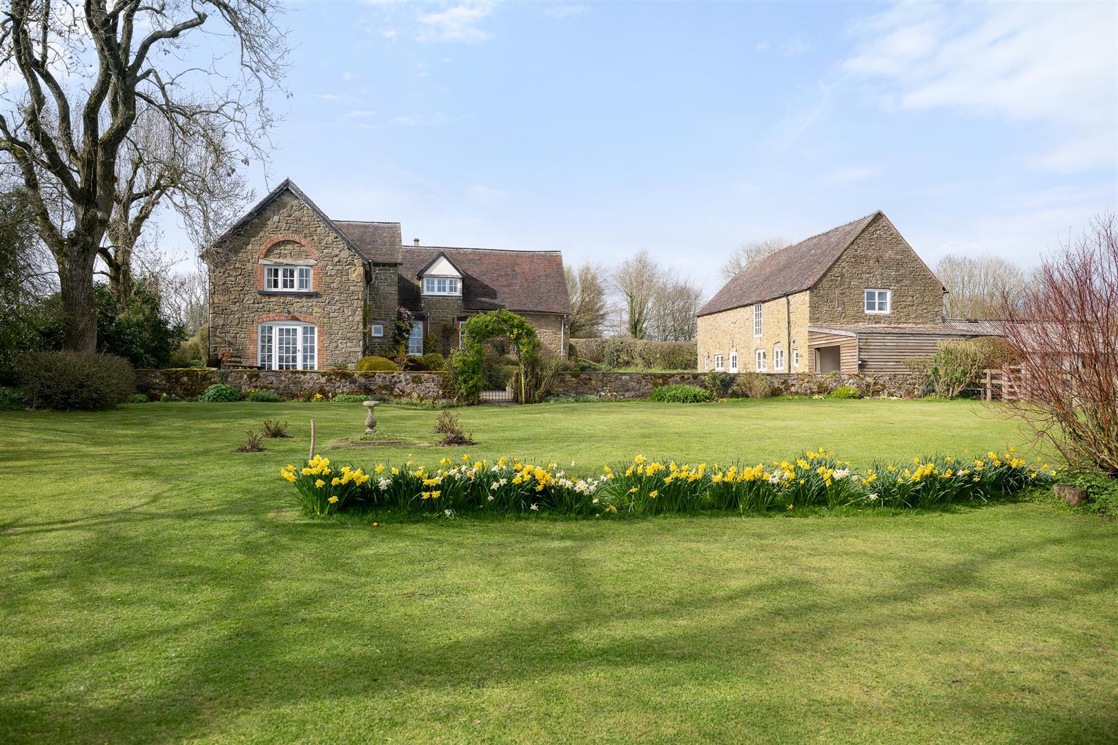 Property Image 892e56f2-08fc-40d6-8e82-1b8790218f3a