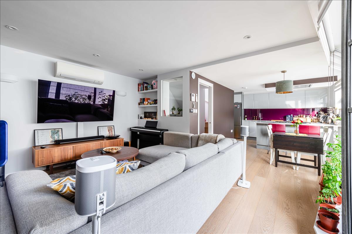 Mews house, triplex apartment for sale, Angel, N1