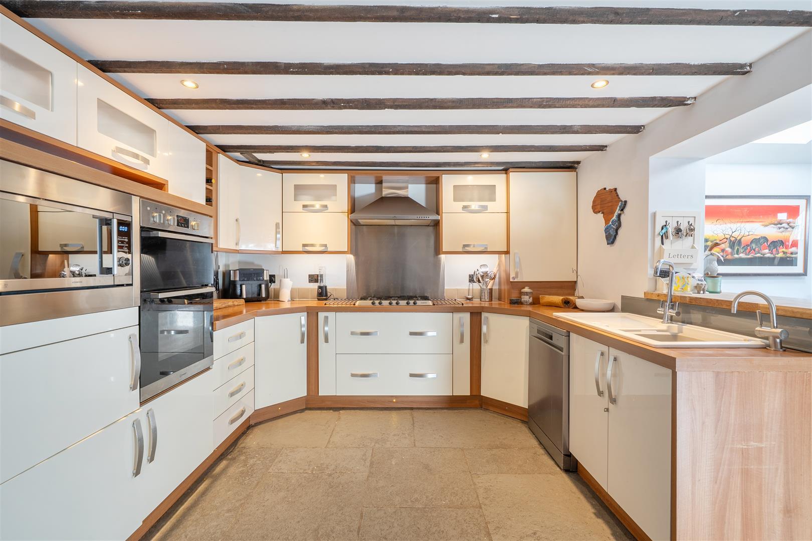 Property Image 8a36a06f-4d96-4591-82fe-631fe6f0ada0