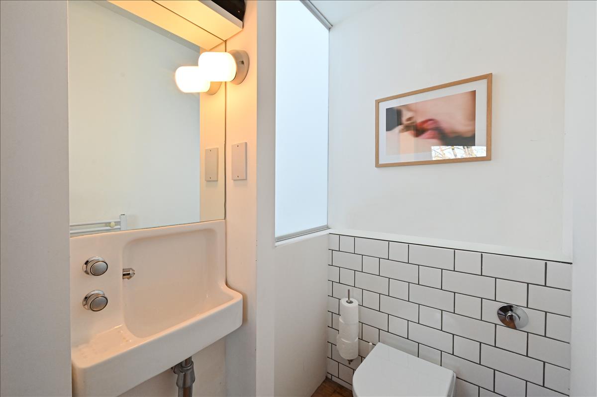 incredible four bedroom townhouse with garden available for long let in london fields e8