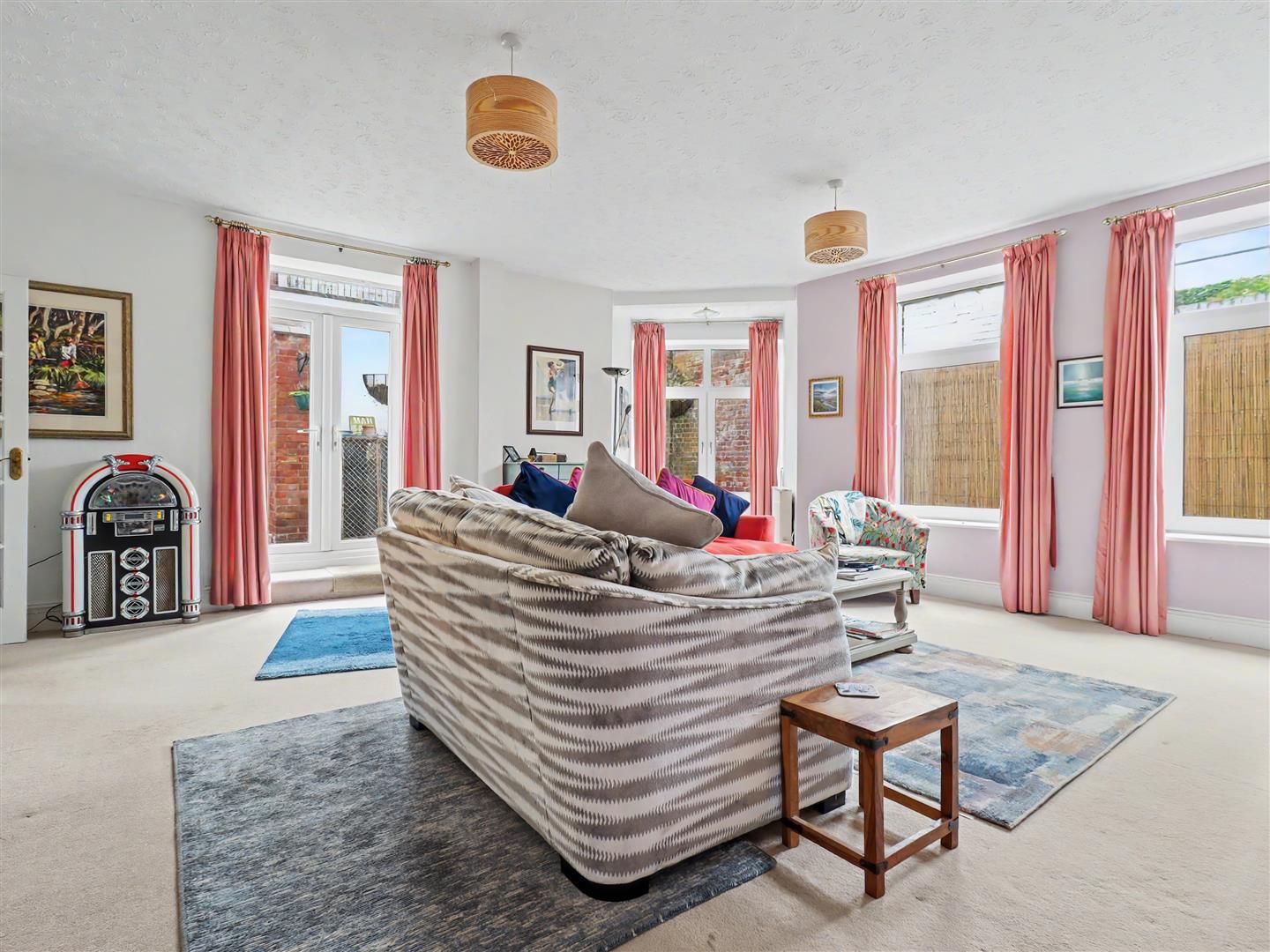 Property Image 8a6cd123-1311-4112-9d9a-250766b8e040