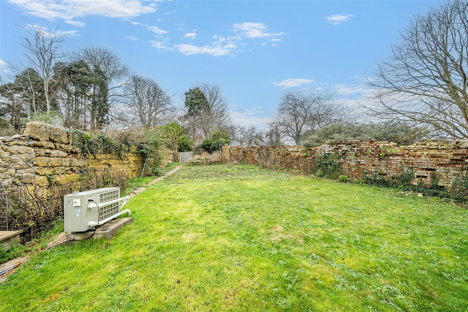 Property Image 8aad3736-a700-42e0-9c04-070f581fb1ed