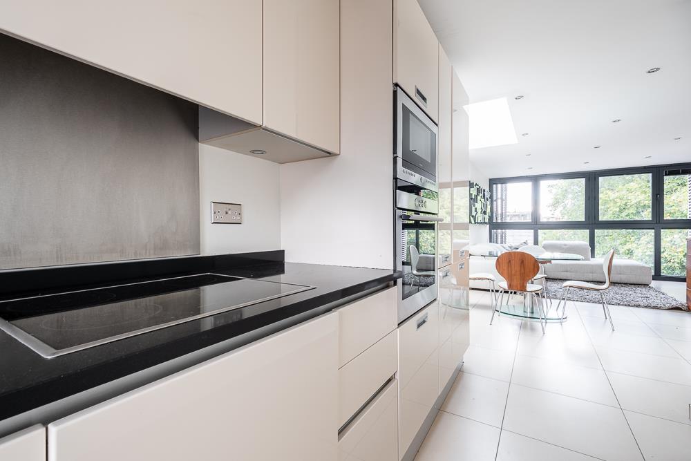two bedroom two bathroom penthouse for let on hoxton square n1