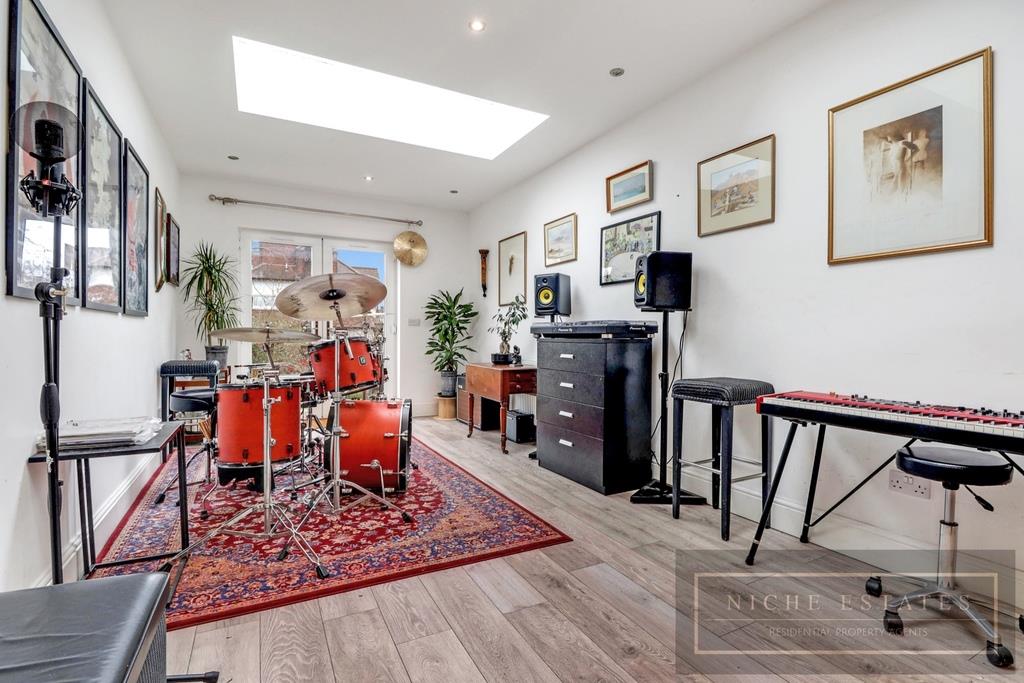 Property Image 8ae23431-21b5-4882-a0c3-61937c8b19c6
