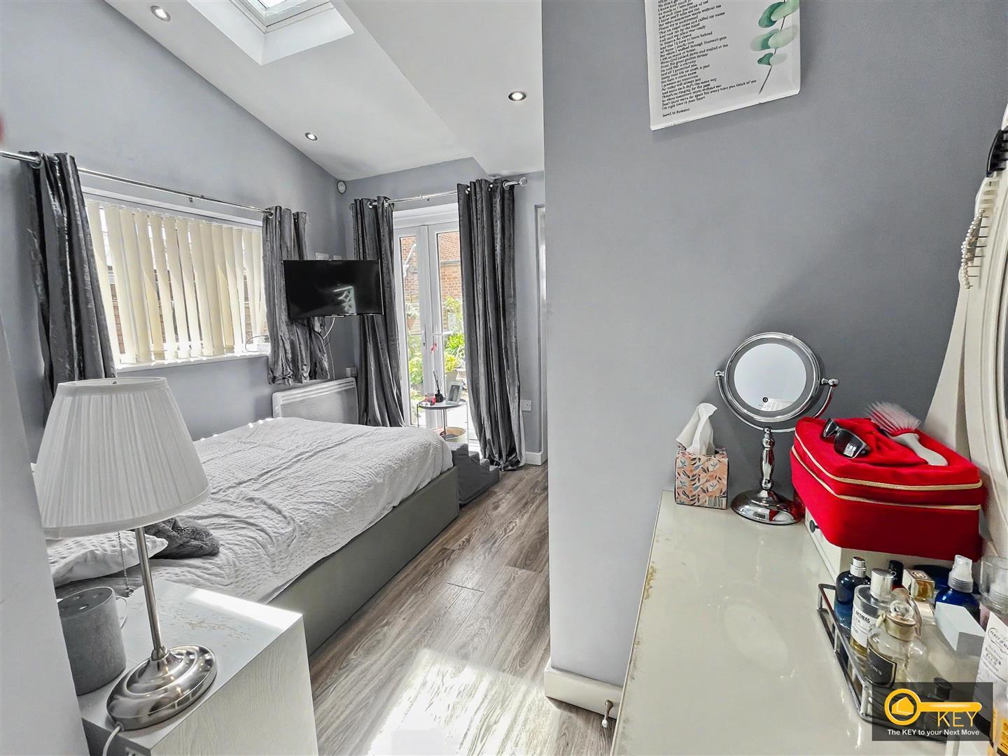 Property Image 8bc37054-1b3c-42bc-8f8d-d70b41a73a10