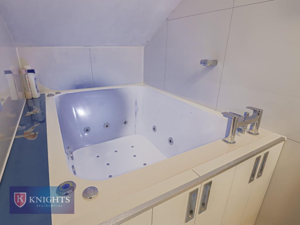 Property Image 8c0d8bf0-cf32-43a3-a9c5-1b5d761f8200