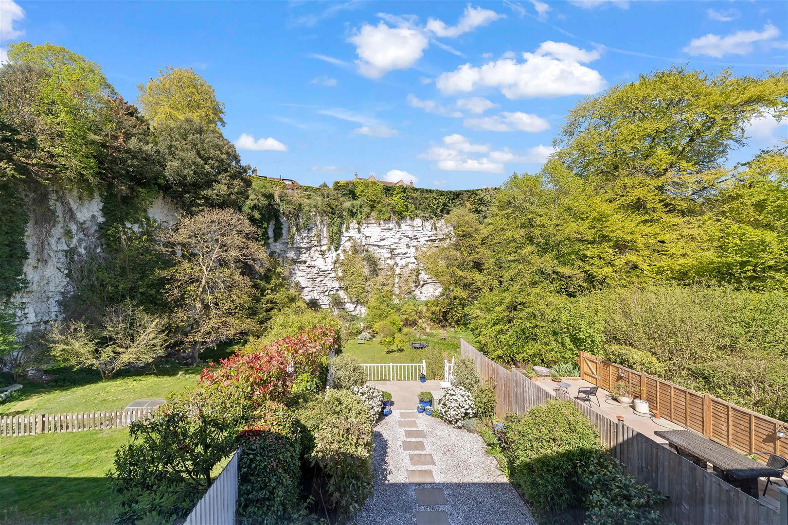 Property Image 8c36f7ad-b323-4dd5-84c0-53ceec756206
