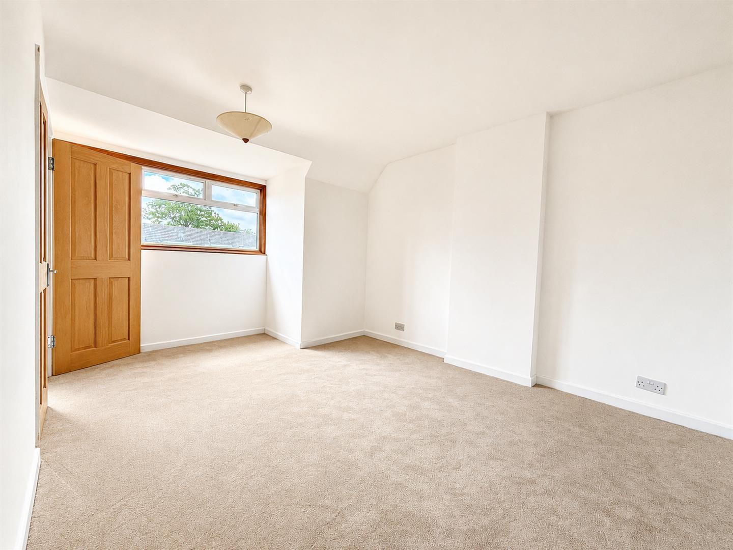 Property Image 8c49476c-da14-4318-9580-b09ea40035c4