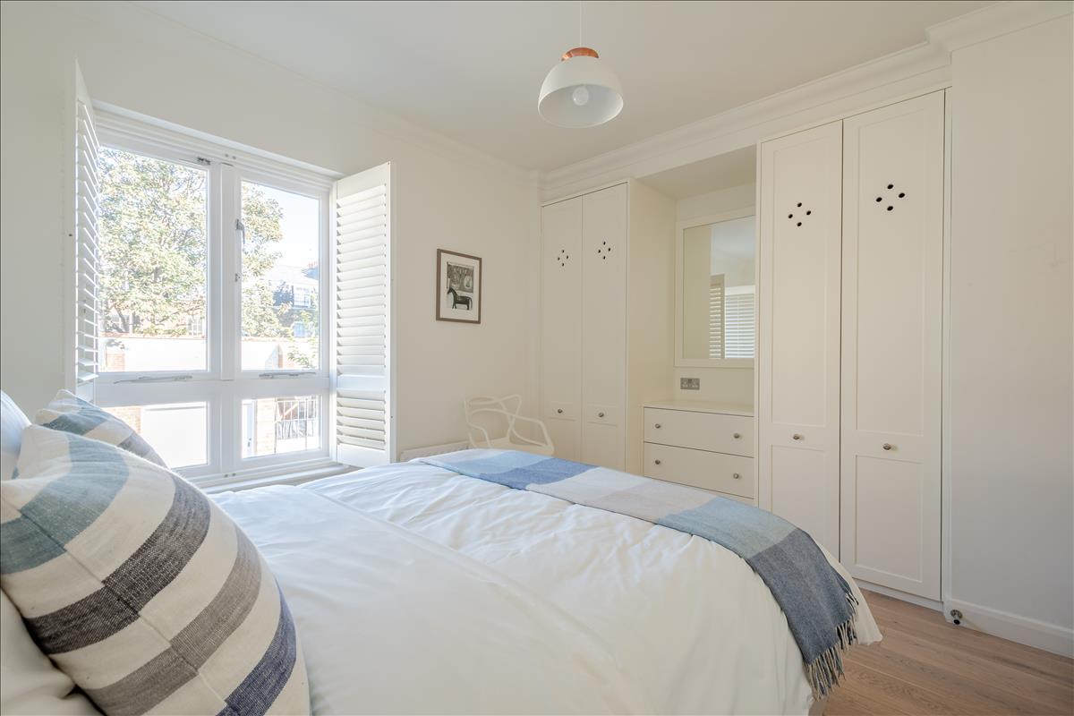 immaculate mews house for rent in Barnsbury N1