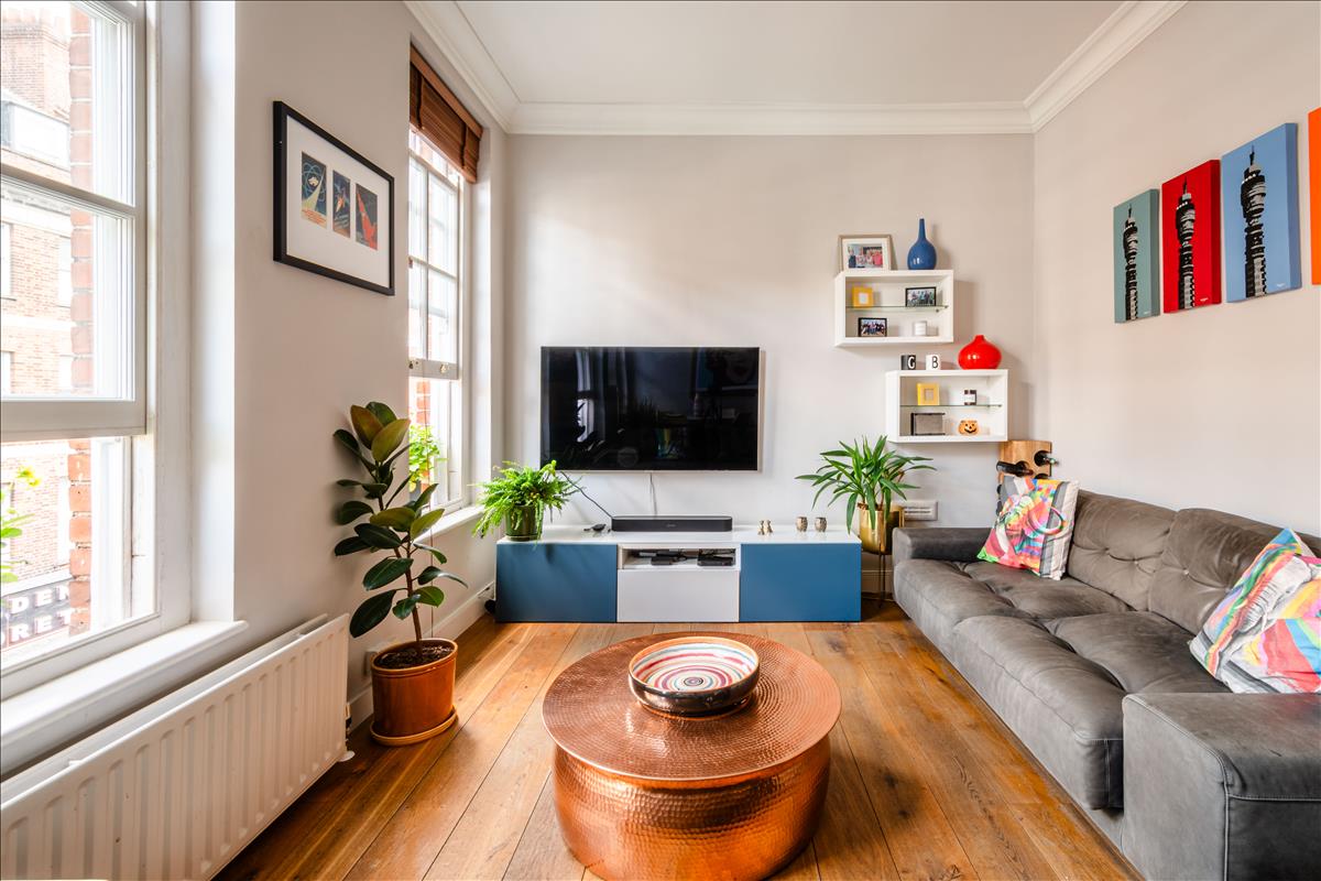 Two -bedroom, two-bathroom flat for sale, Marchmont Street, Bloomsbury, WC1N. Sitting Room