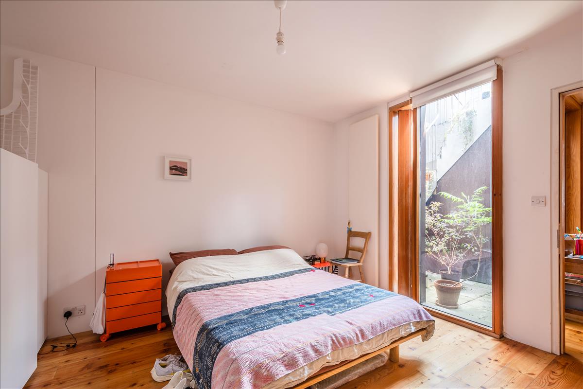 Three bedroom penthouse apartment for rent on Charlotte Road EC2A