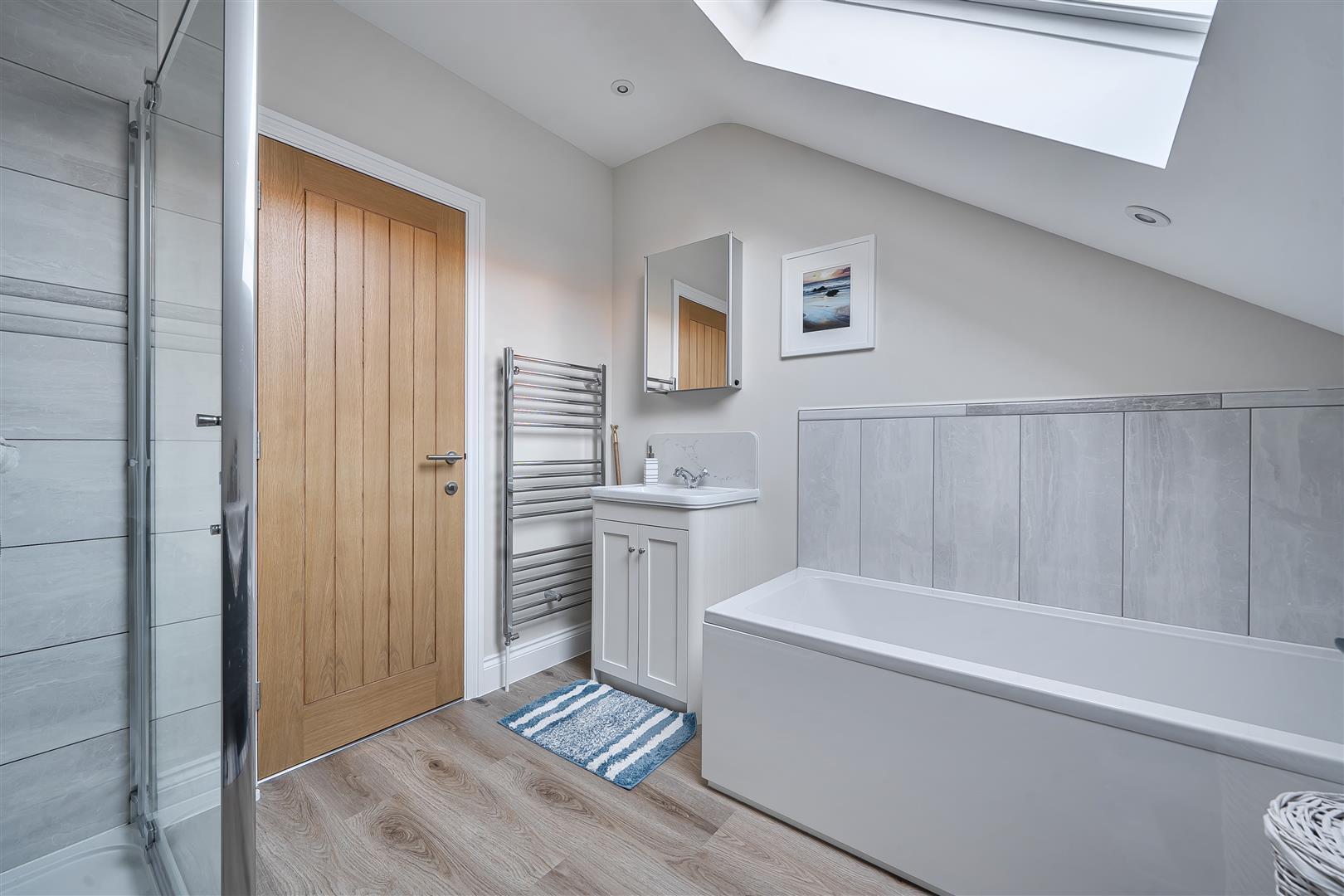 Property Image 8d221f59-29e9-4a44-a015-0cfb037a4a3c