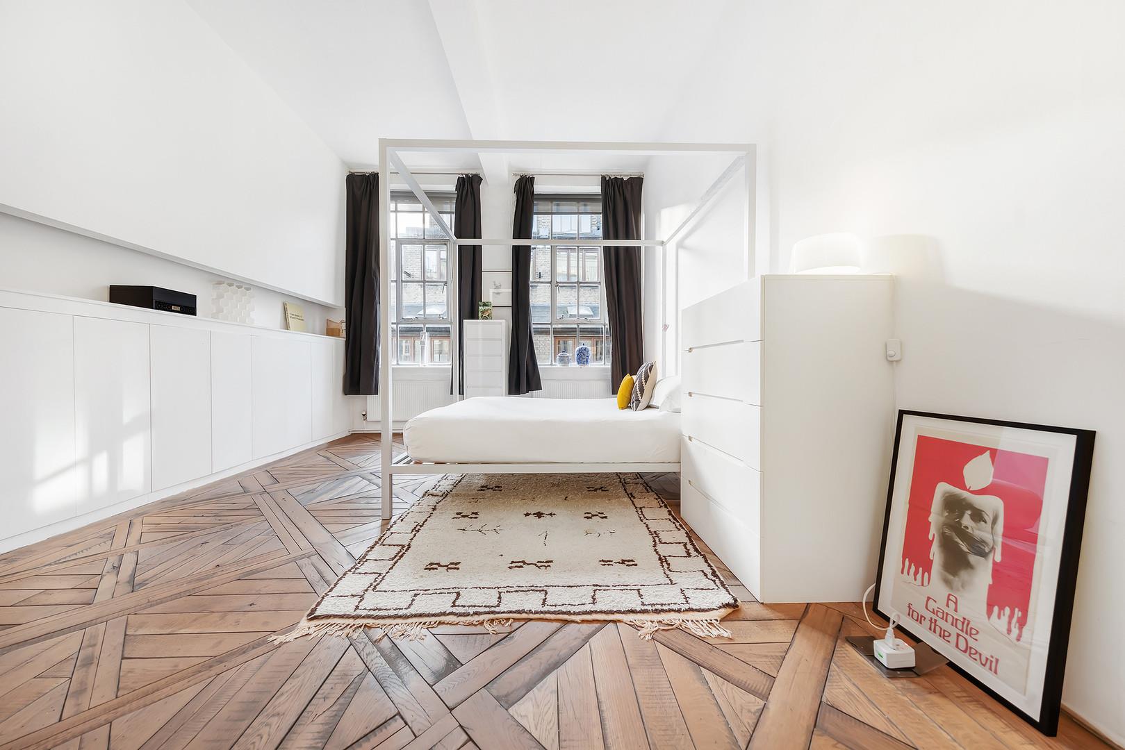 Two bedroom two bathroom 1600 square foot warehouse apartment for let in shoreditch ec2a
