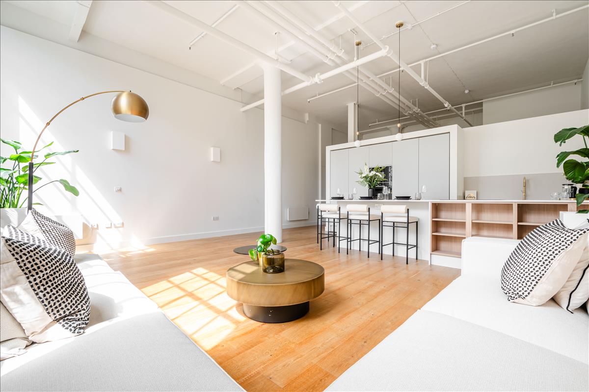 Studio with separate sleeping area, one bedroom, 1 bedroom, for sale in Hoxton, Angel, Hackney, N1