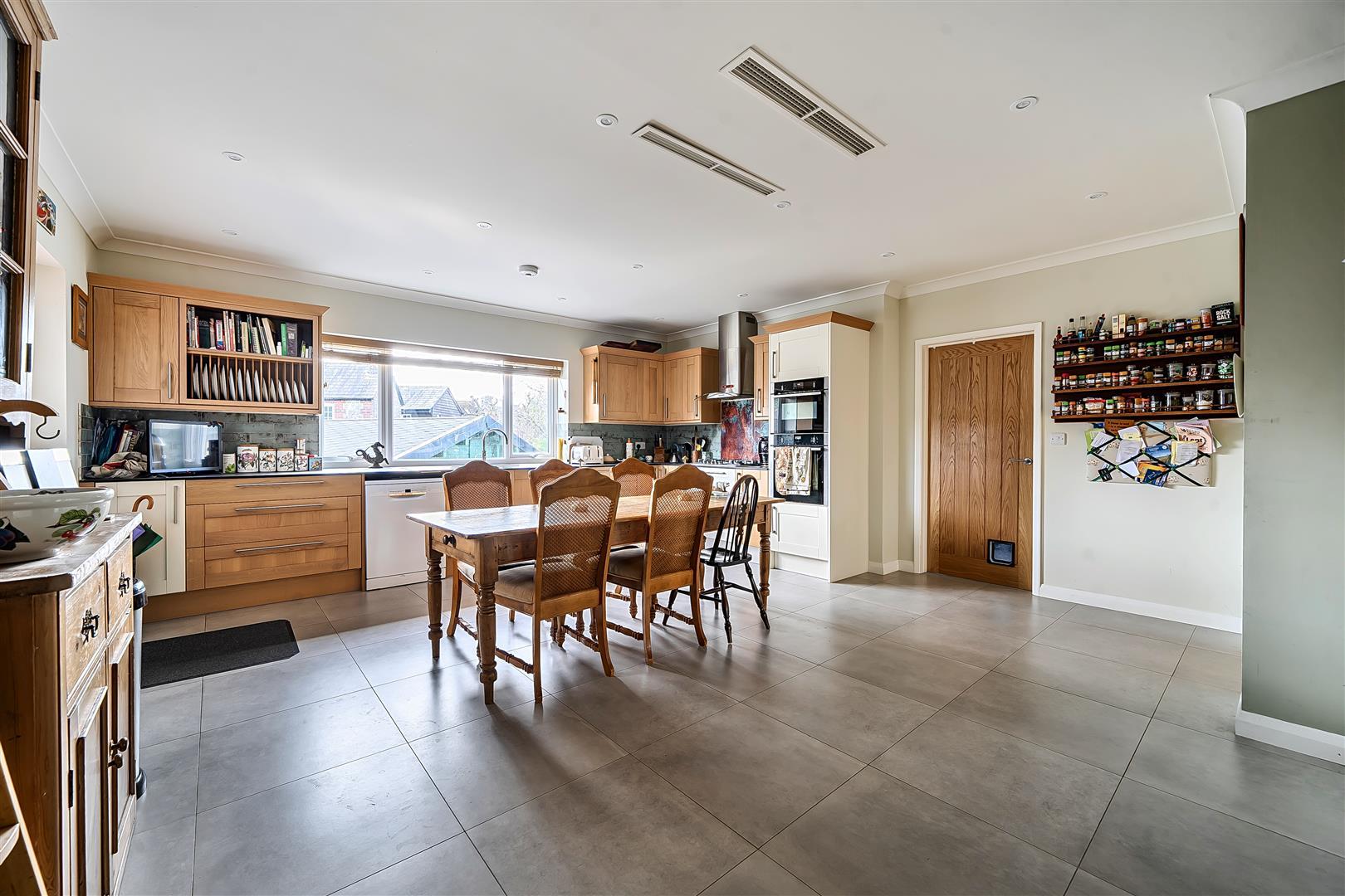 Property Image 8d795c8c-4e5c-4ebb-bced-add85e409032