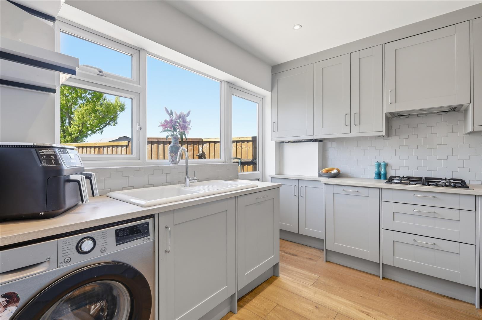 Property Image 8df6f578-6f32-455a-8dda-deea8b3d2d10