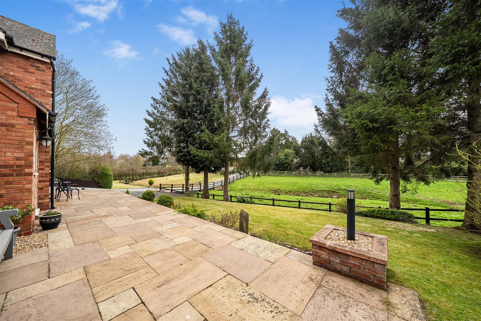 Property Image 8e150266-a200-4e97-8fc0-6152b9f9315b