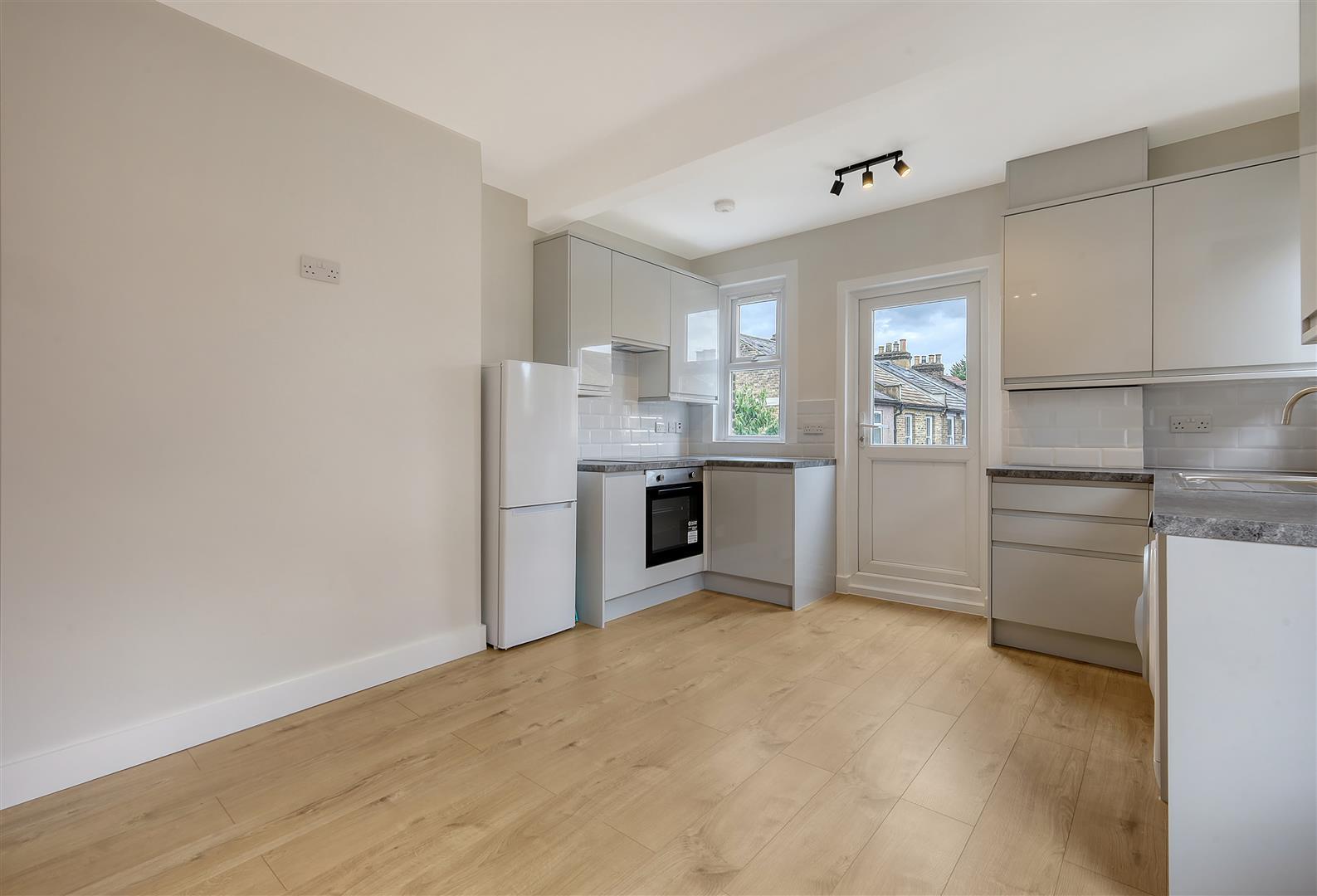 Property Image 8e925842-895d-4836-bf7d-9e4093ef4cc1