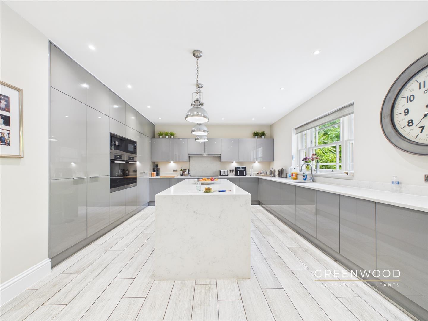 Property Image8e925f2e-23c7-4ab5-84b9-3d4b28d3510e