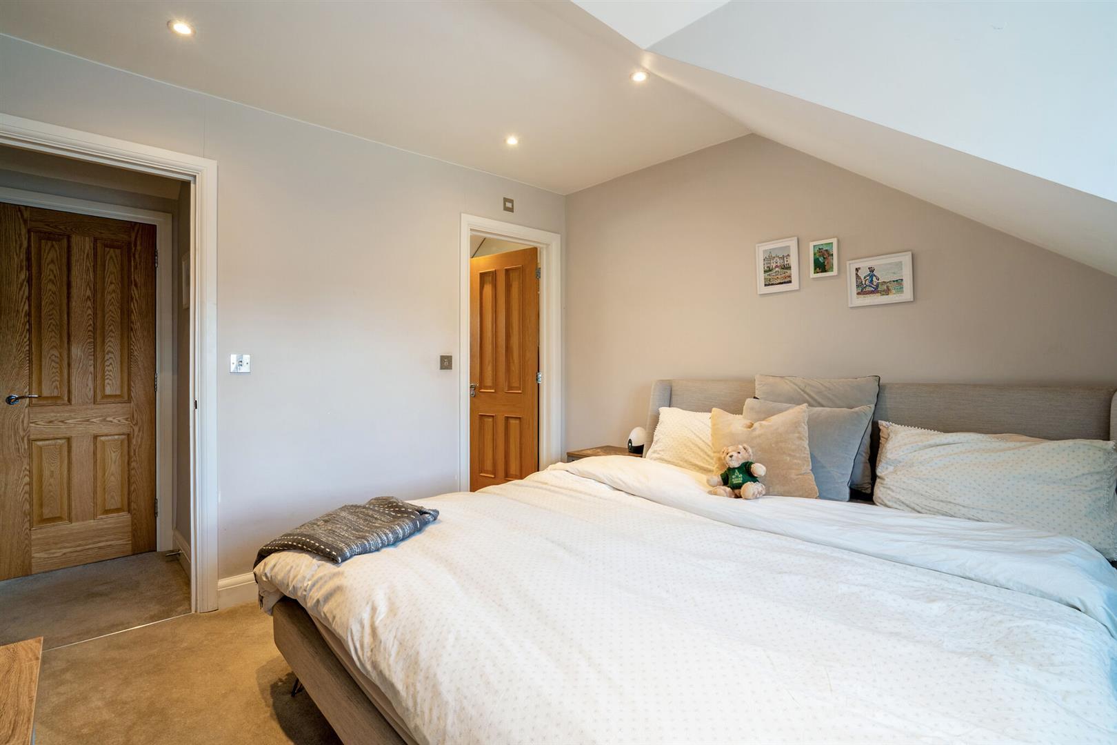 Property Image 8ee44e99-3538-4148-ac77-c2e6e7e131f2