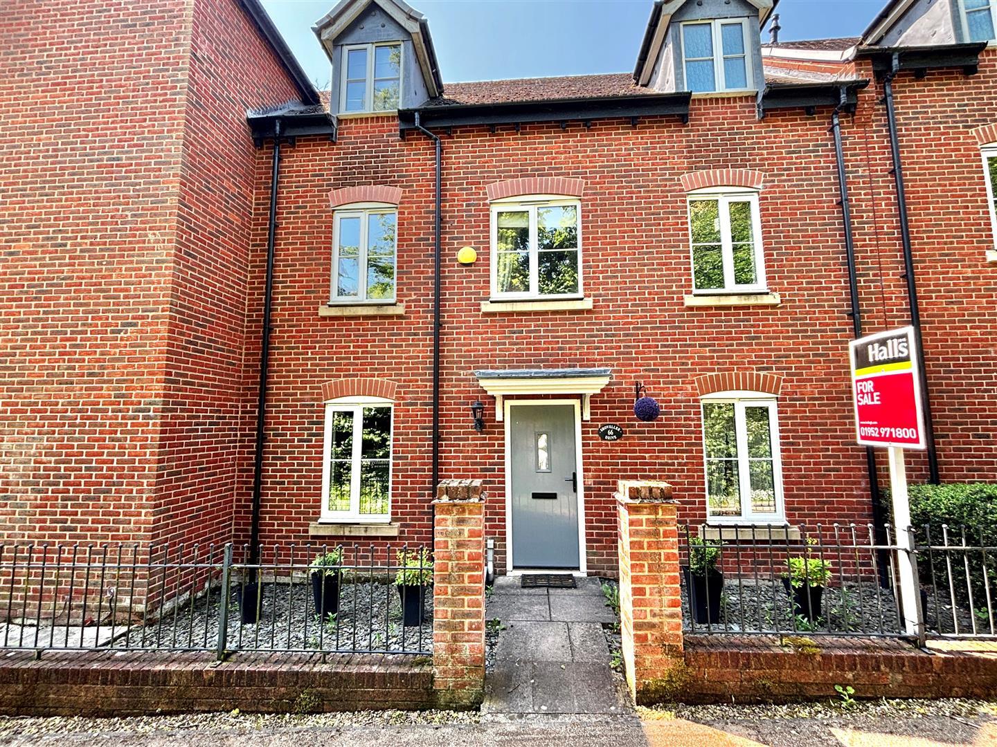 Property Image 8ef62af3-a69b-49f3-9cf0-7fa77d9d55aa