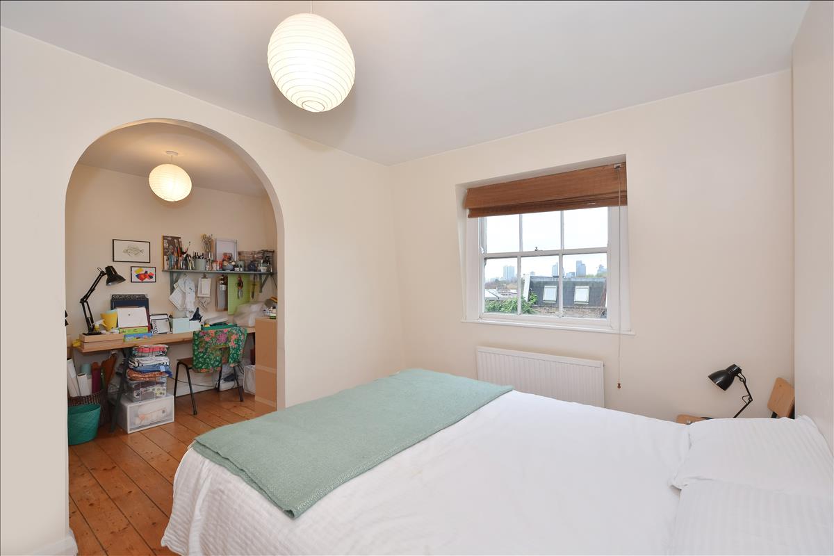 top floor period conversion for rent on islington park street