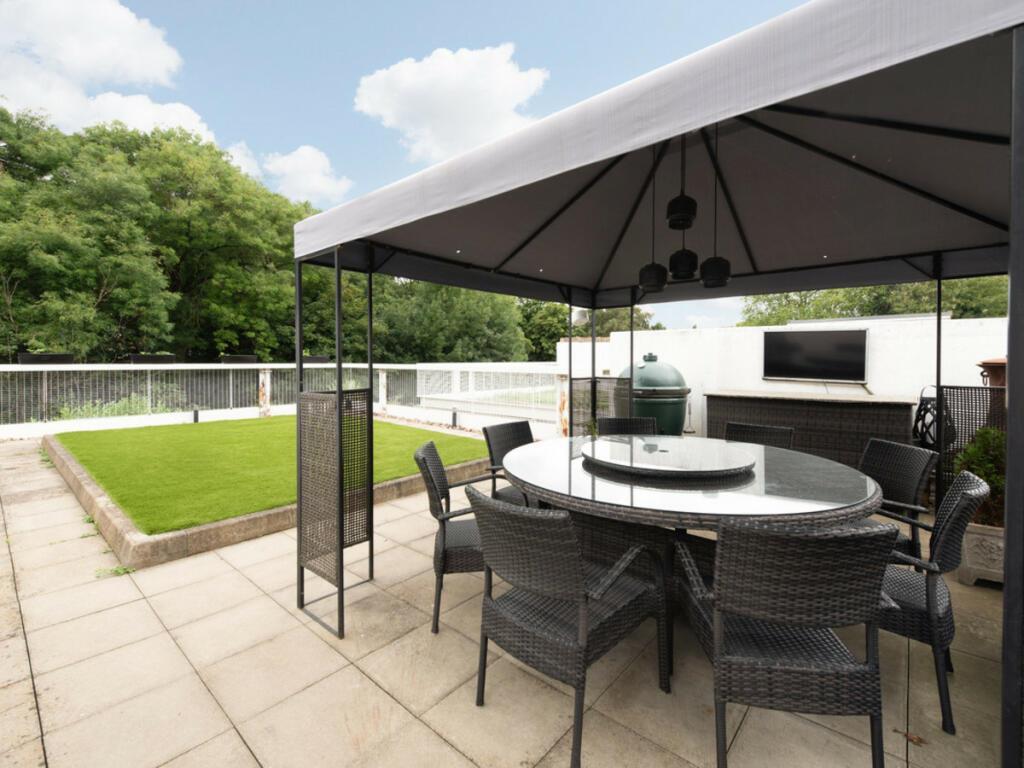 Property Image 8f8df847-ee7a-44a5-89da-dc71bd41f8de