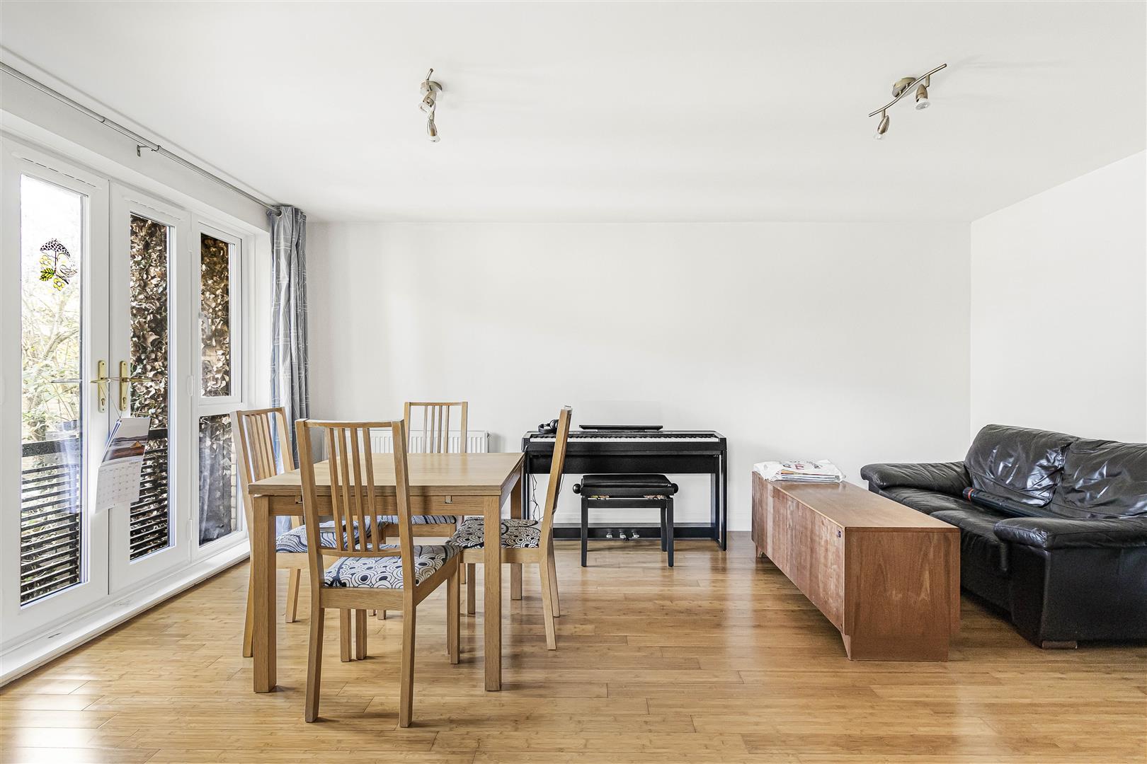 Property Image 8fbfef9a-8850-430b-8285-8b2f81844bf9