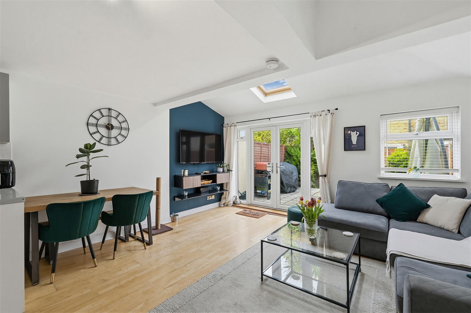 Property Image 8fe78a7a-7b7f-47f0-92d5-d187a2a15cb7