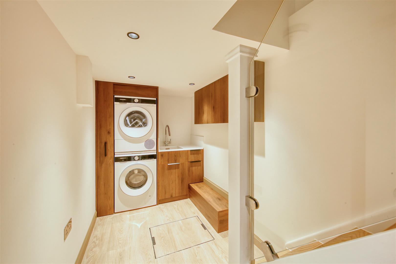 Property Image 8ffc03fc-5b12-4435-9740-6ec84ddb2263