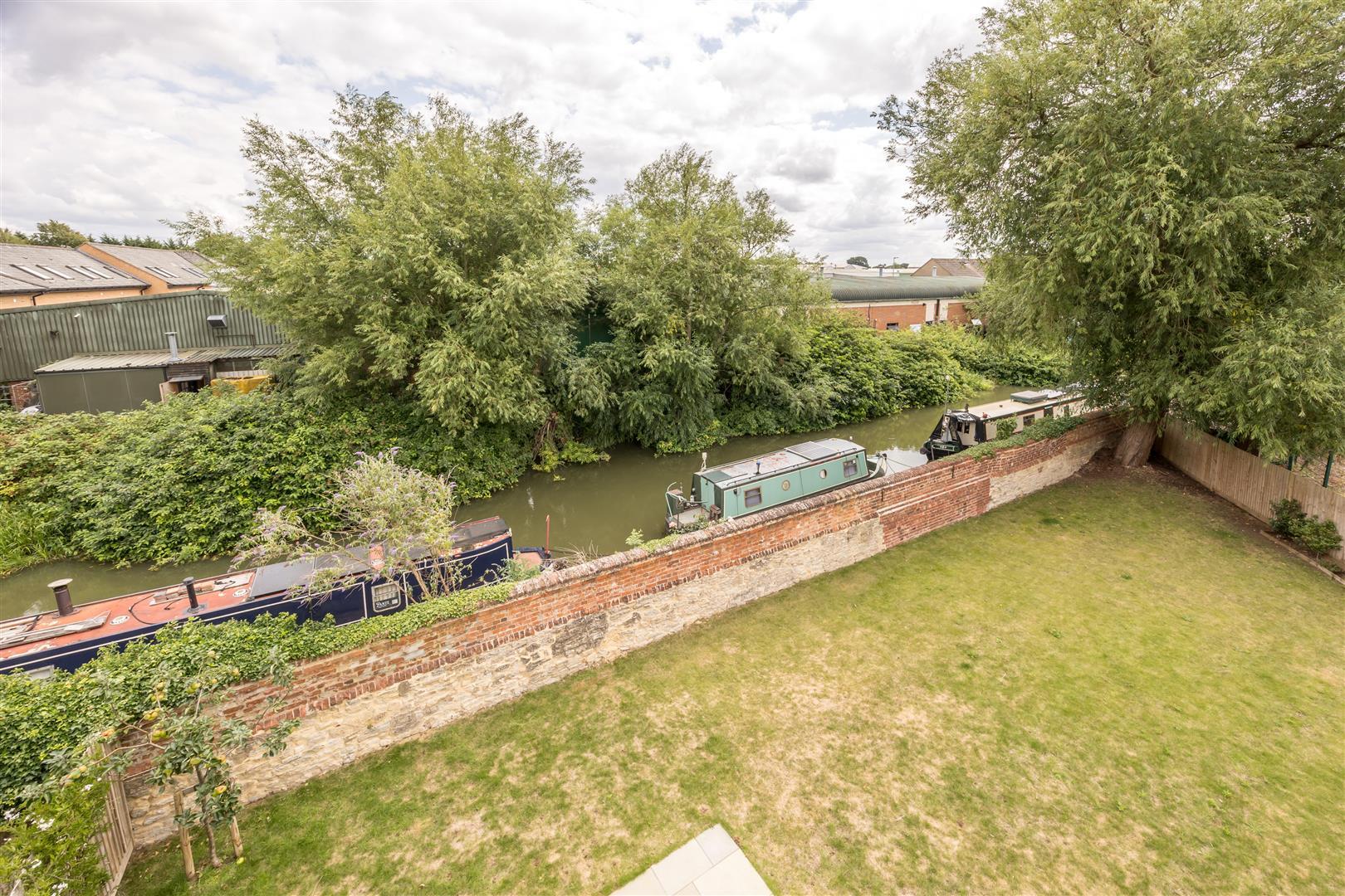 Property Image 906136fa-850e-46e2-948a-12a49a9404d9