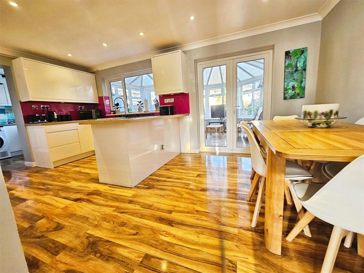 Property Image 907f5e96-df30-4778-a718-fe3c1e5f33a6