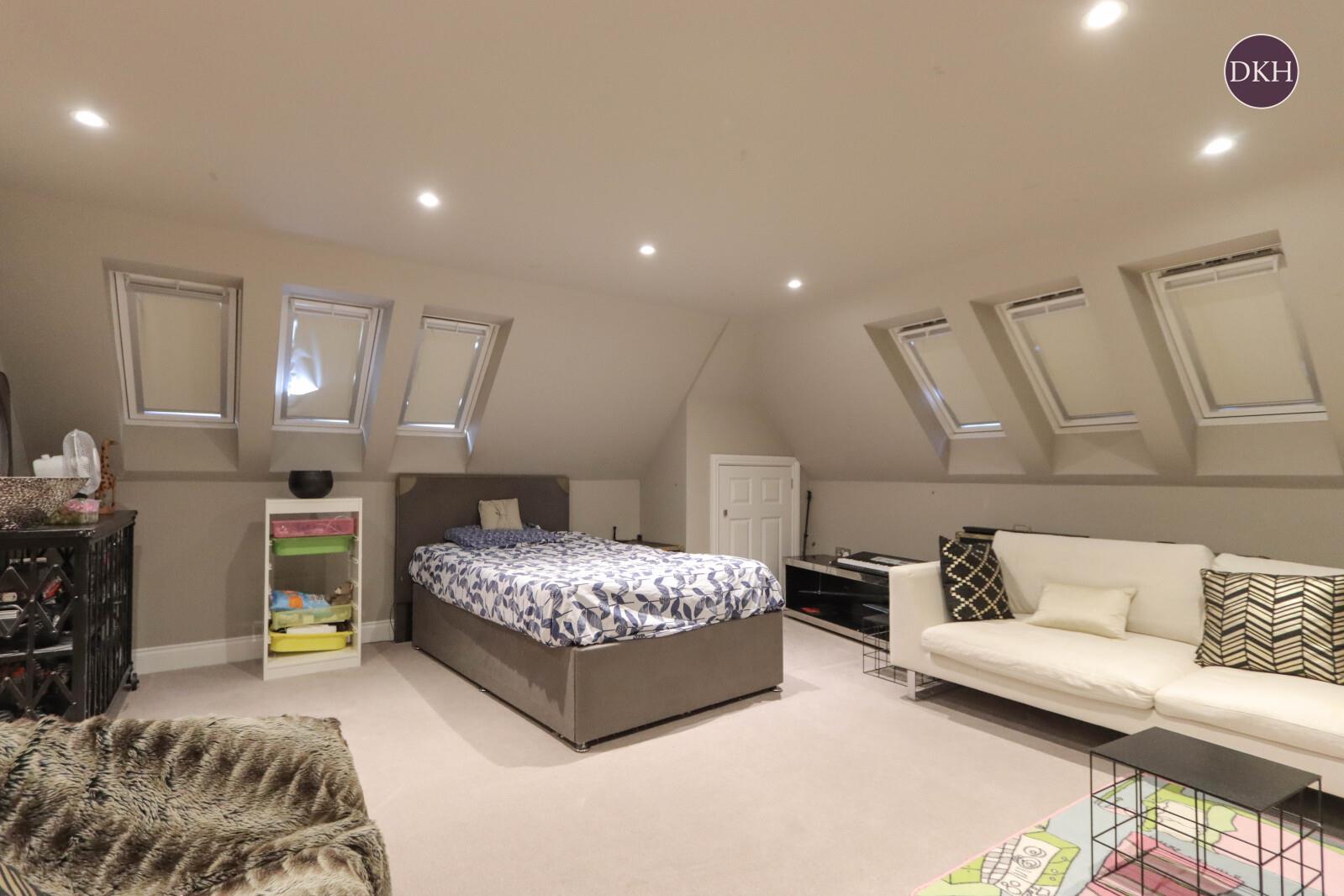 Property Image 90880243-1152-417e-b51f-117fd0fa5255