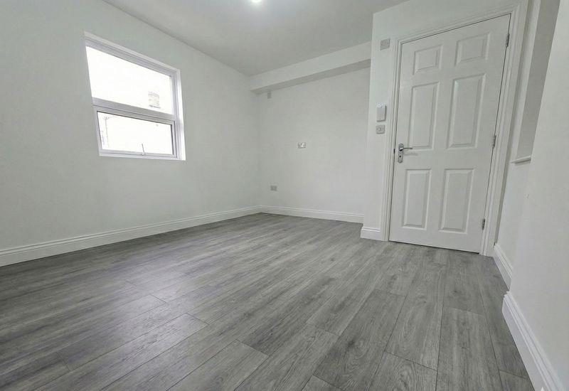 Property Image 90984c01-8885-4ce6-85d5-9c7088fb8f85